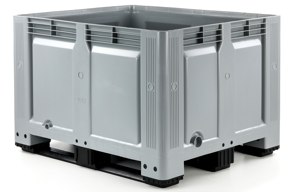 sivá prepravka na ovocie a zeleninu